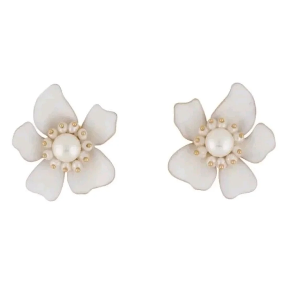 🤍▪️Kate Spade ▪️Elegant White Floral Pearl Earrings